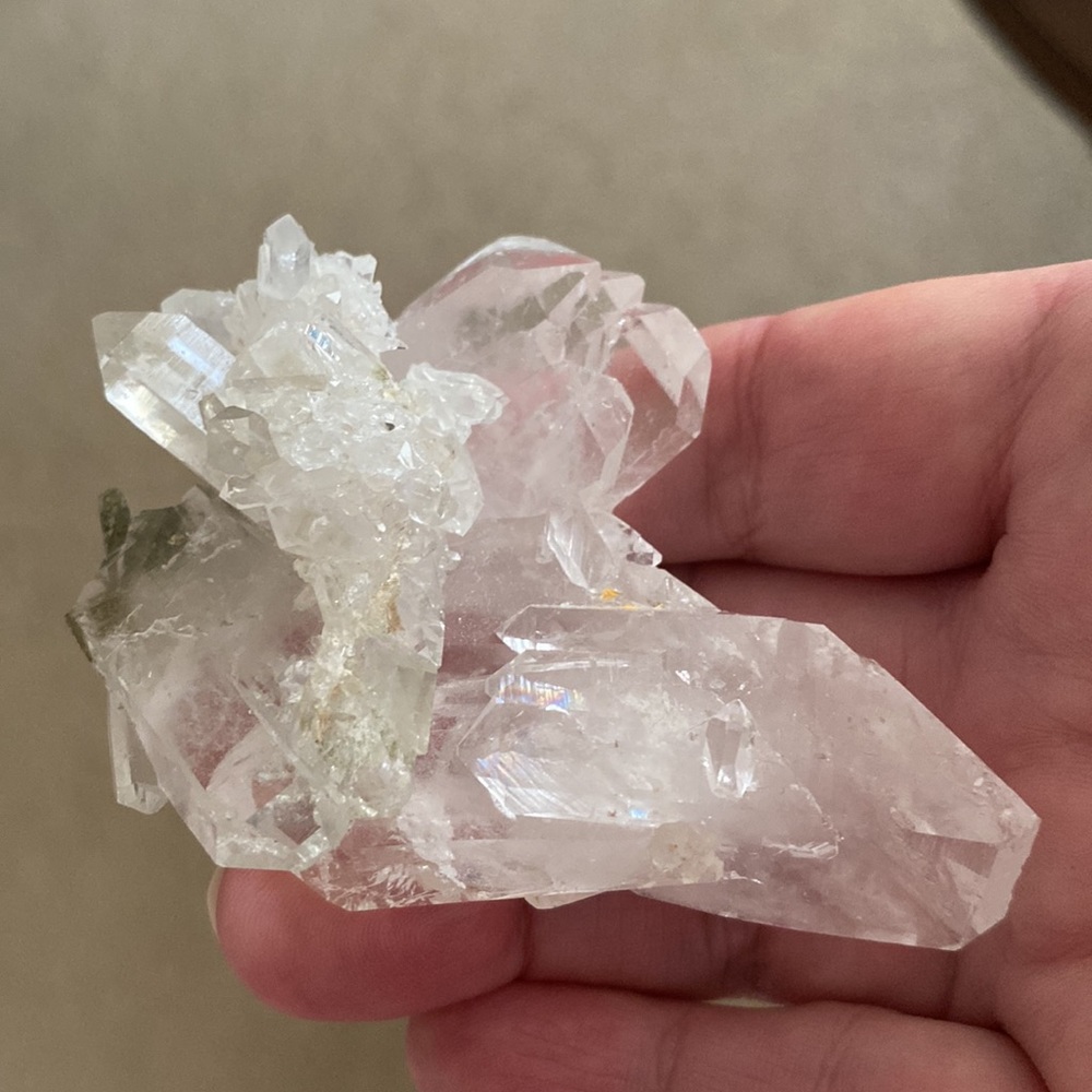 🔥AAA QUALITY QUARTZ CLUSTER🔥Points all over + 🌈. 3”X 2.5”X1”. STUNNING - Picture 9 of 17